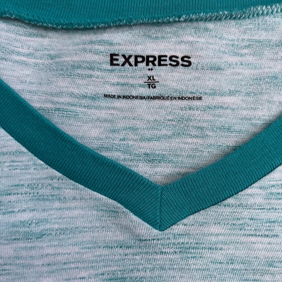 (2) Mens shirts - Picture 4 of 11